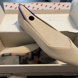 New in box Rothy’s “The Point” in Ecru.